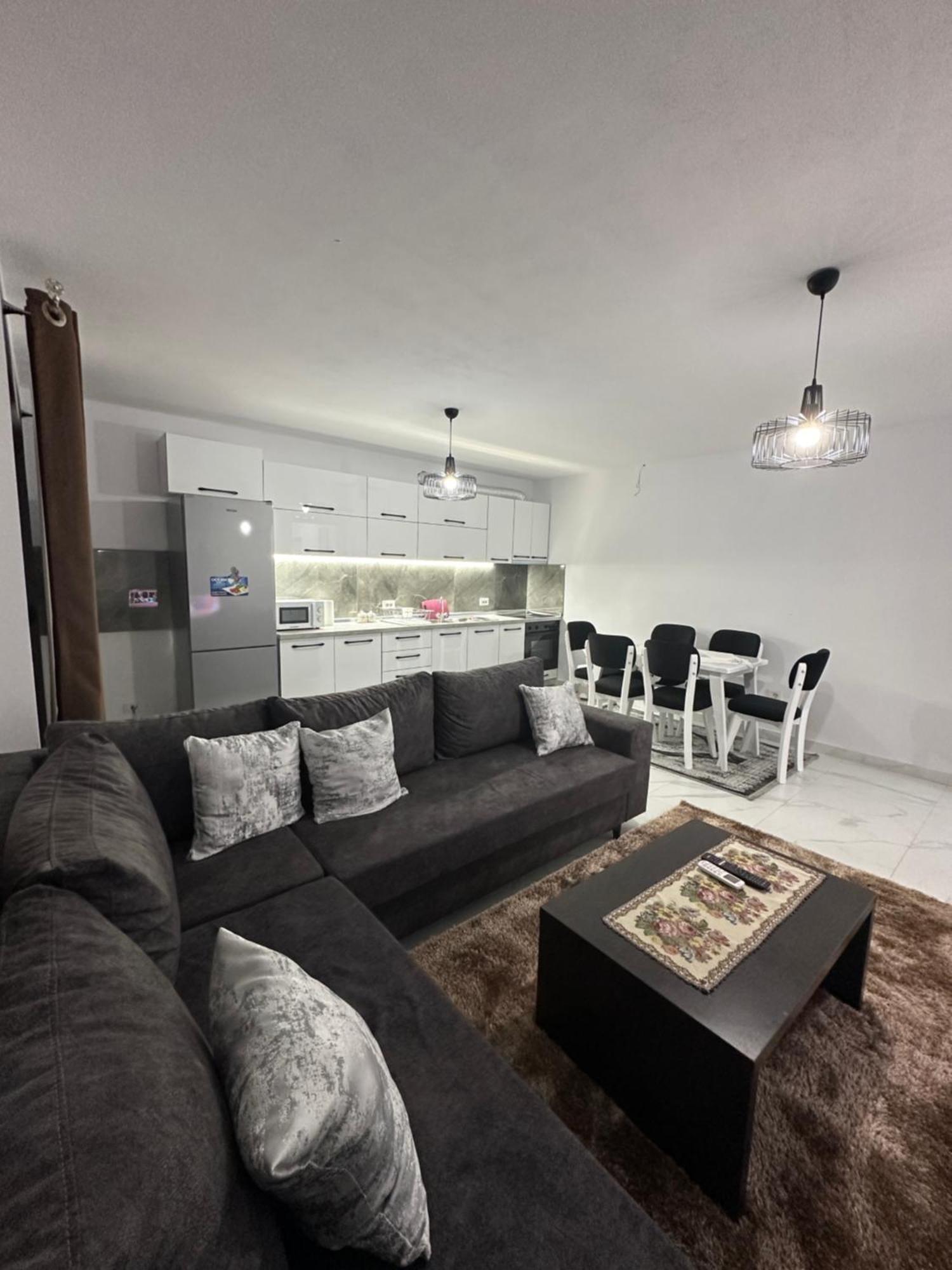 Elezi Apartment City Centre Tirana Esterno foto